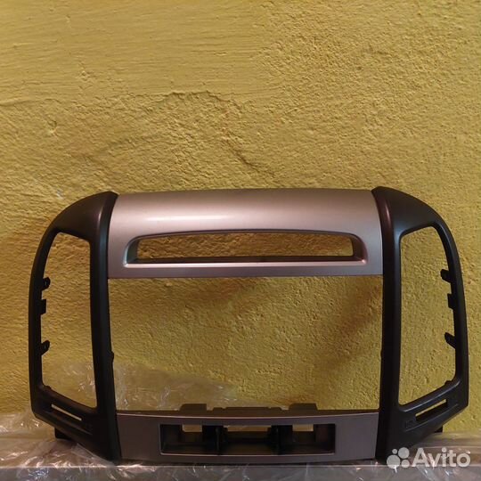 Рамка магнитолы Hyundai Santa Fe 2 06-12