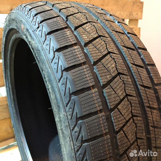 Roadmarch Snowrover 868 205/50 R17 93H