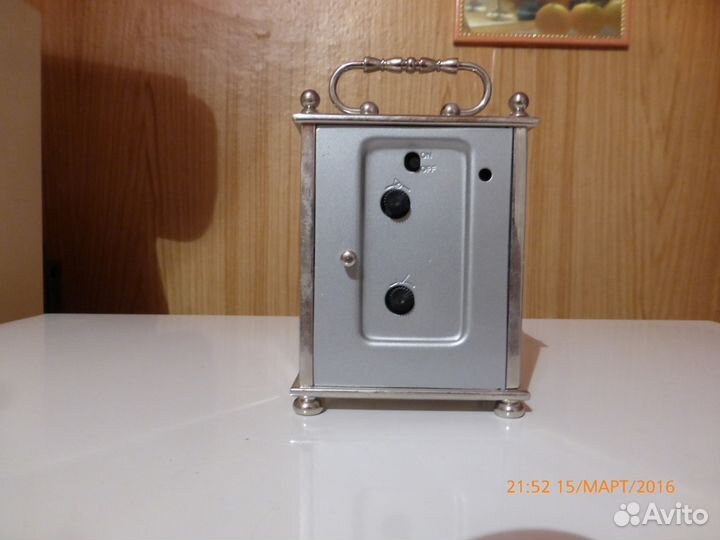 Настольные часы-будильник