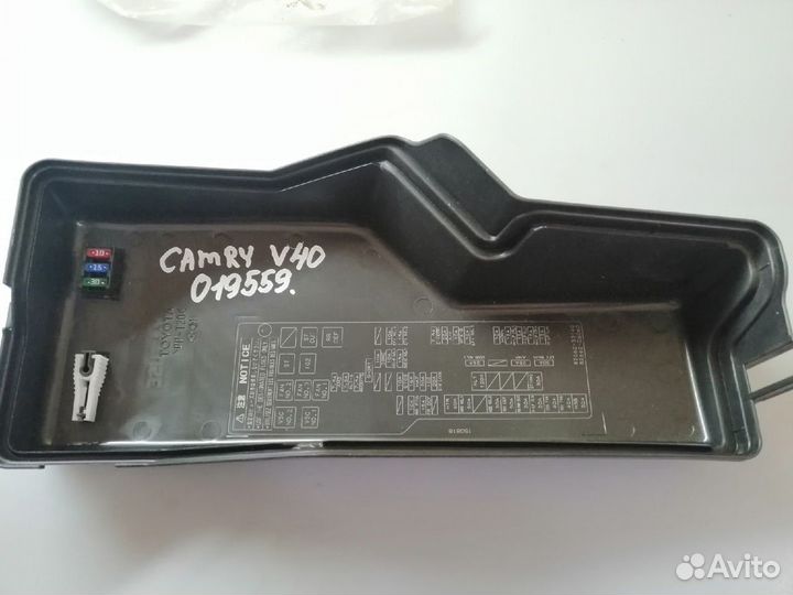 Крышка коробки предохранителей Toyota Camry