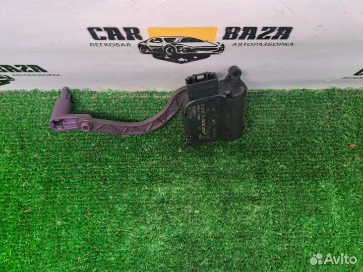 Моторчик привода заслонок отопителя Audi Q3