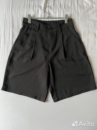 Шорты бермуды костюмные 42 р-р
