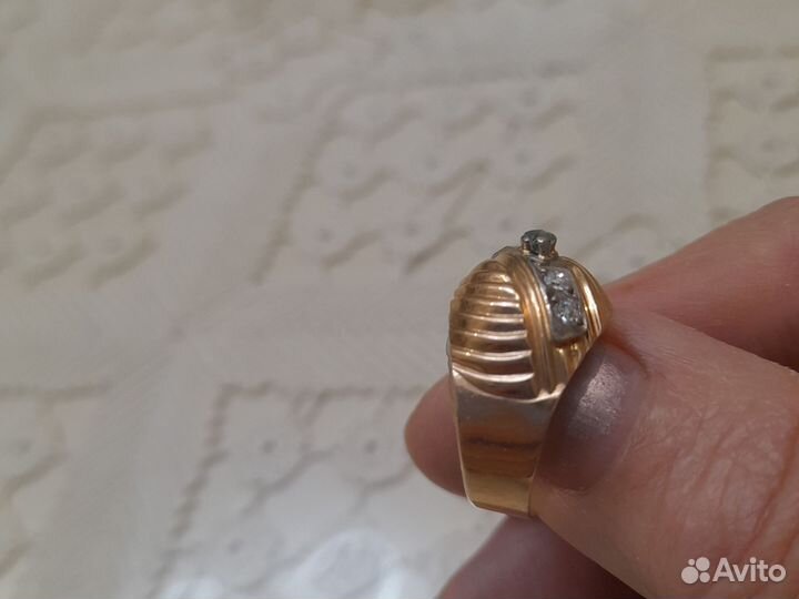 Золотое кольцо с бриллиантами и изумрудом СССР