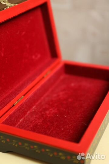 Шкатулка для украшений из дерева