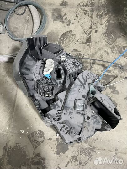 Корпус печки логан. Радиатор моторчик печки