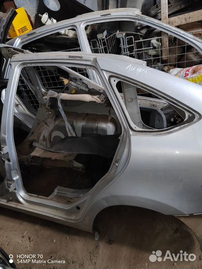 Левая, правая четверть гранта лифтбэк