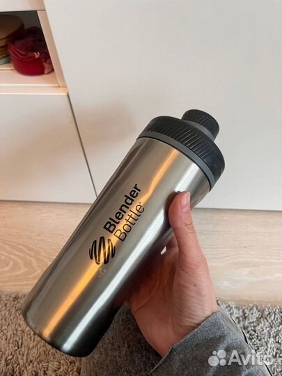 Бутылка-шейкер спортивная Blender Bottle