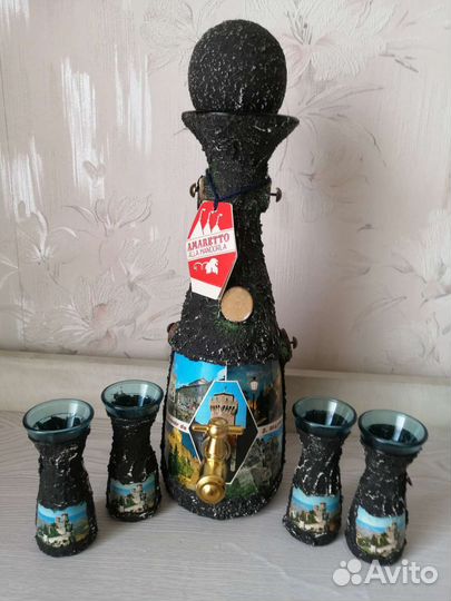 Пустые бутылки и коробки