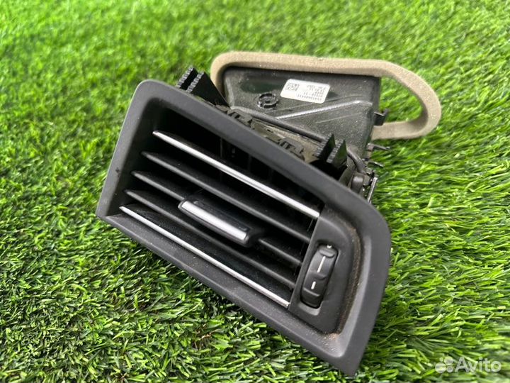 Воздуховод салона передний правый Bmw 5 F10 N52B25