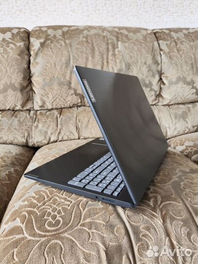 Ноутбук Lenovo на Pentium Gold 8/256