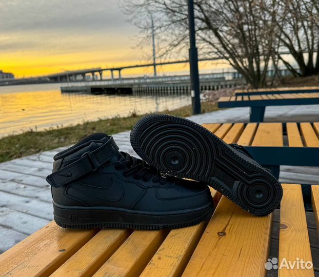 Nike Air Force 1 Mid Black