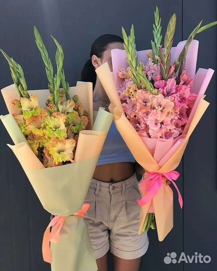 Гладиолусы букет