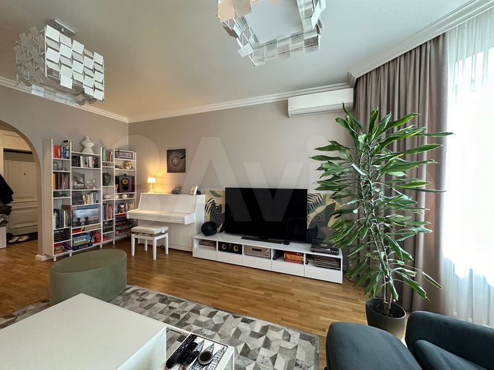 4-к. квартира, 143 м², 4/4 эт.