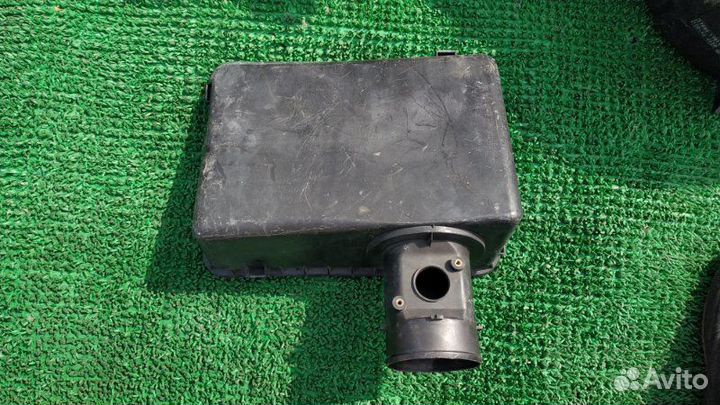 Корпус воздушного фильтра Toyota Land Cruiser Cygn