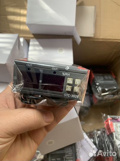 STC-3028 регулятор температуры и влажности