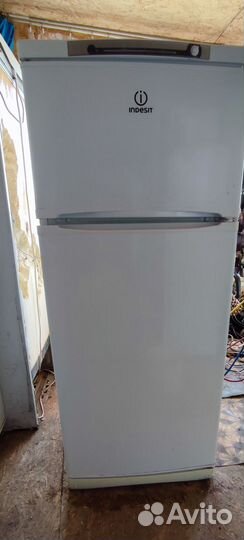 Холодильник Indesit