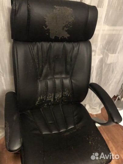 Офисное кожаное кресло руководителя