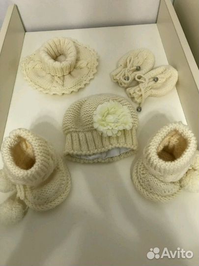 Комплект из шерсти для девочки