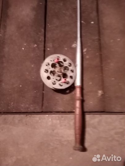 Продаётся спиннинг с катушкой СССР