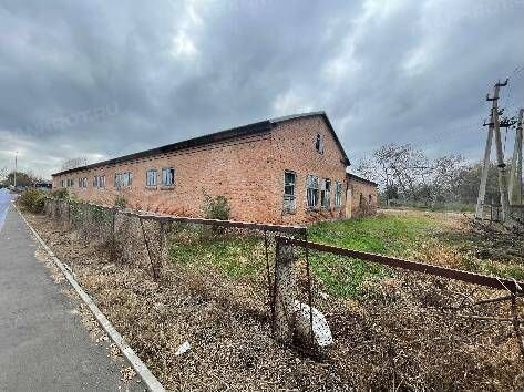 База, Здания 700 м², Земельный участок 1 га