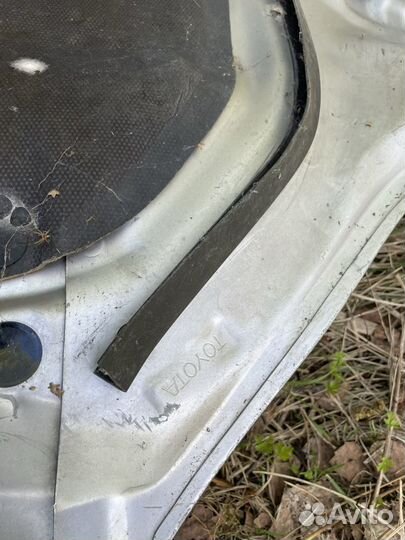 Капот Toyoata Crown grs180