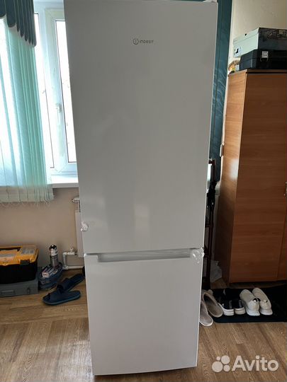 Холодильник Indesit ITS 4180 W