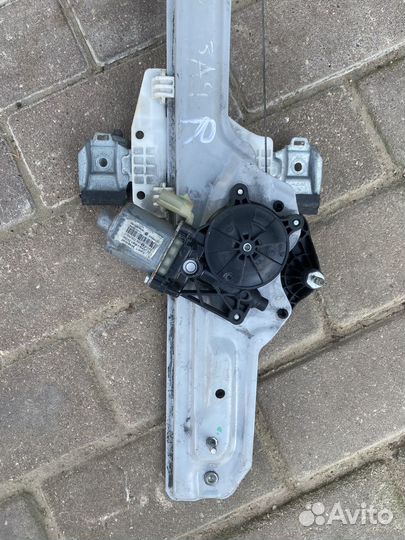 Задний правый стеклоподъемник Chevrolet Tahoe IV