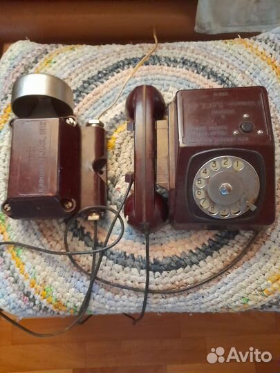 Старинный телефон