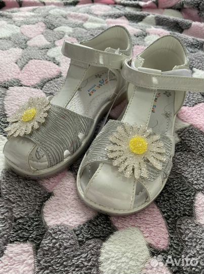 Сандали для девочек новые