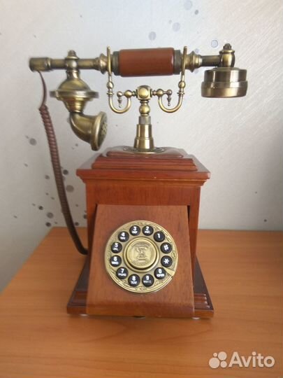 Телефон ретро