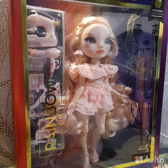 Рейнбоу Хай Кукла Виктория Витман 28 см бежевая с