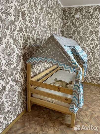 Детская кроватка домик