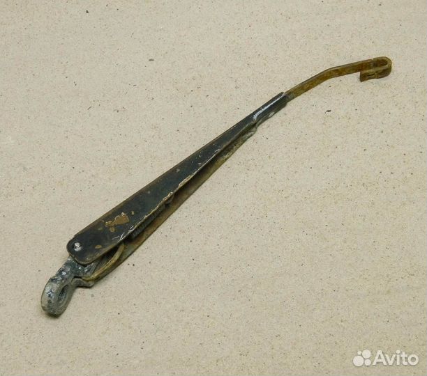 Поводок дворника задний VW Passat B3