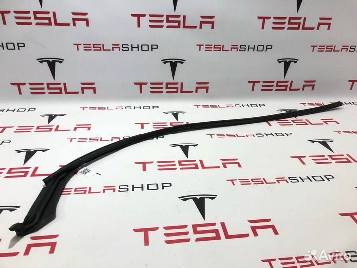 Уплотнитель проема дверного Tesla Model X 2019