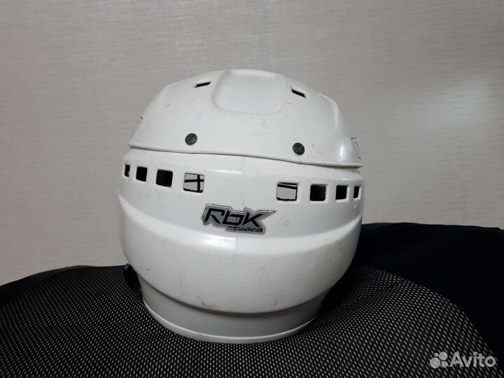 Хоккейный шлем