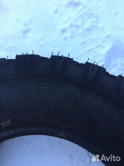 Bridgestone Blizzak LT 225/60 R18 100H