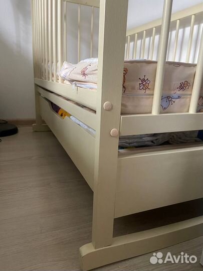 Детская кроватка с ящиком и матрасом