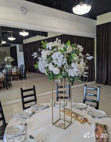 Подставка под цветы,для дизайна интерьера.Декор