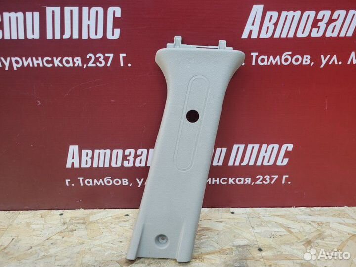 Обшивка средней стойки правая Renault Logan