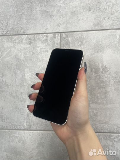 iPhone 12, 64 ГБ