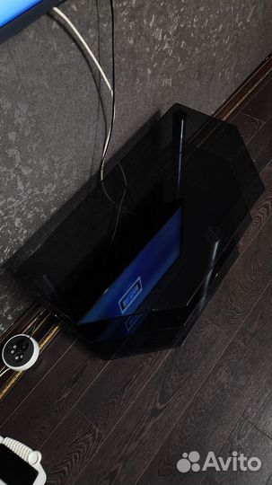 Тумбочка под телевизор стеклянная