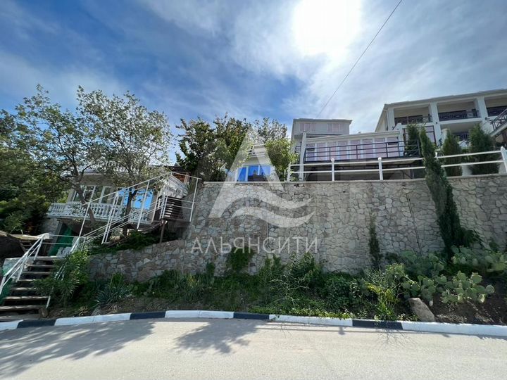 Дом 177,8 м² на участке 2,4 сот.