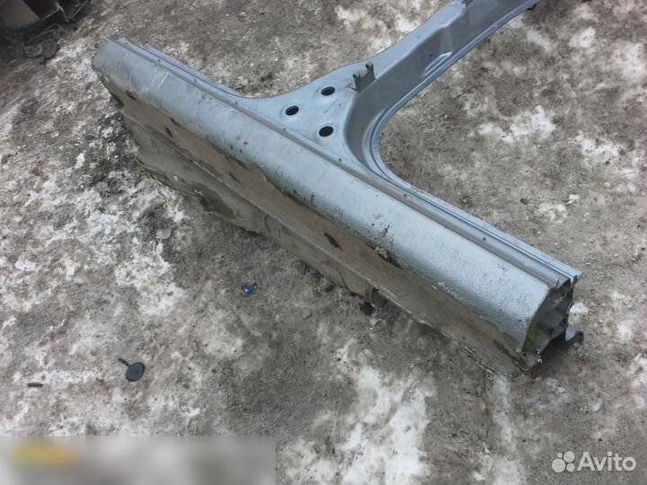 Порог со стойкой левый Opel Zafira B 2005-2012