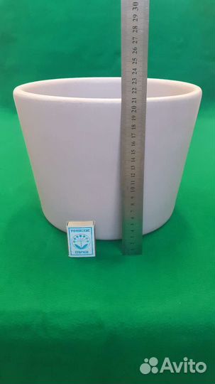 Большой цветочный горшок