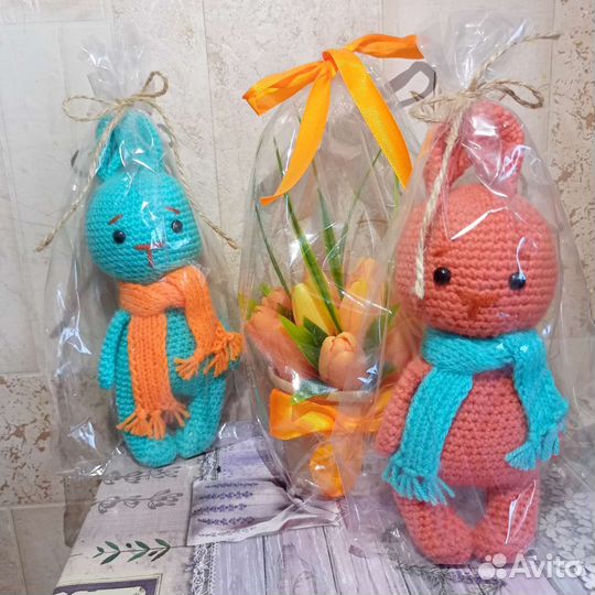 Вязанные игрушки зайка