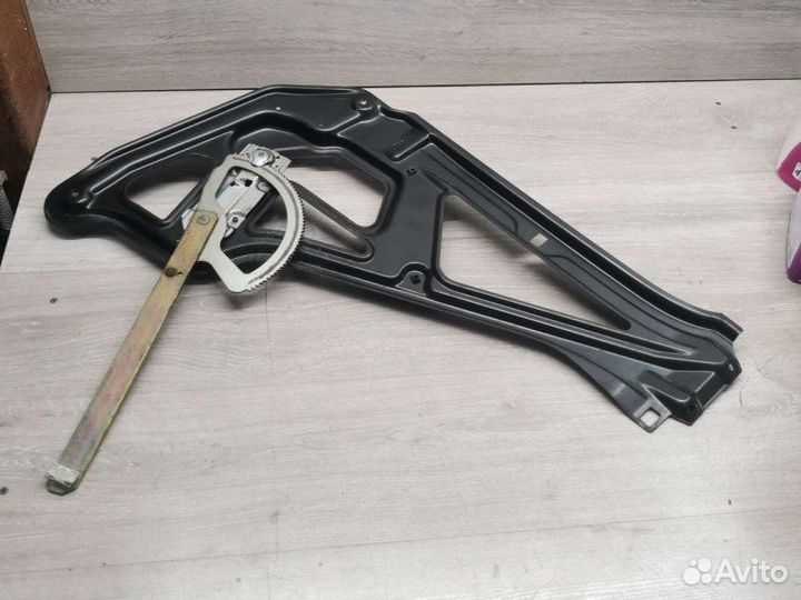 Стеклоподъемник Mercedes