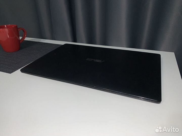 Asus: 8gb, SSD 500gb, Windows 10