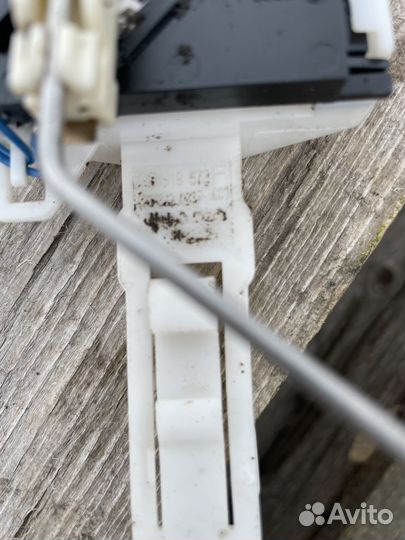 Датчик уровня топлива правый Volkswagen Touareg 7L