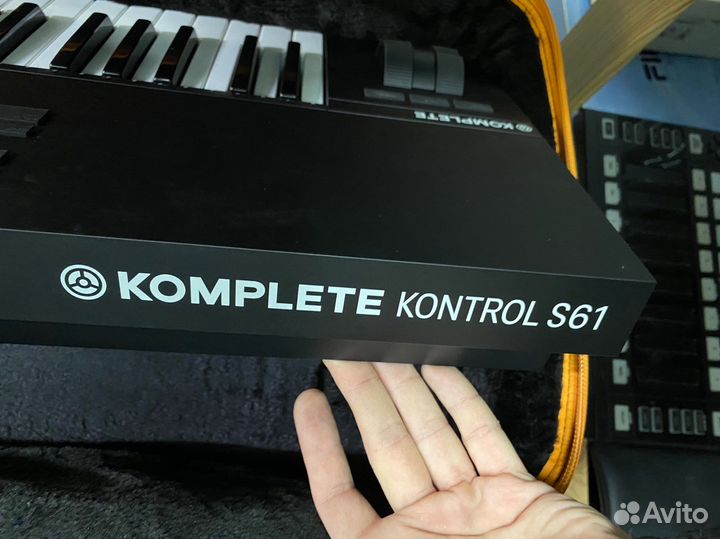 Midi-клавиатура Native Instruments S61 MK2 + чехол