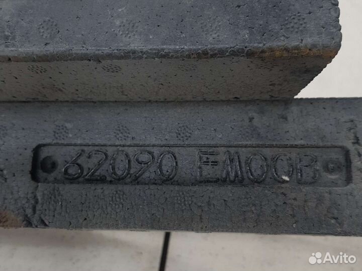 Наполнитель переднего бампера Ниссан тиида